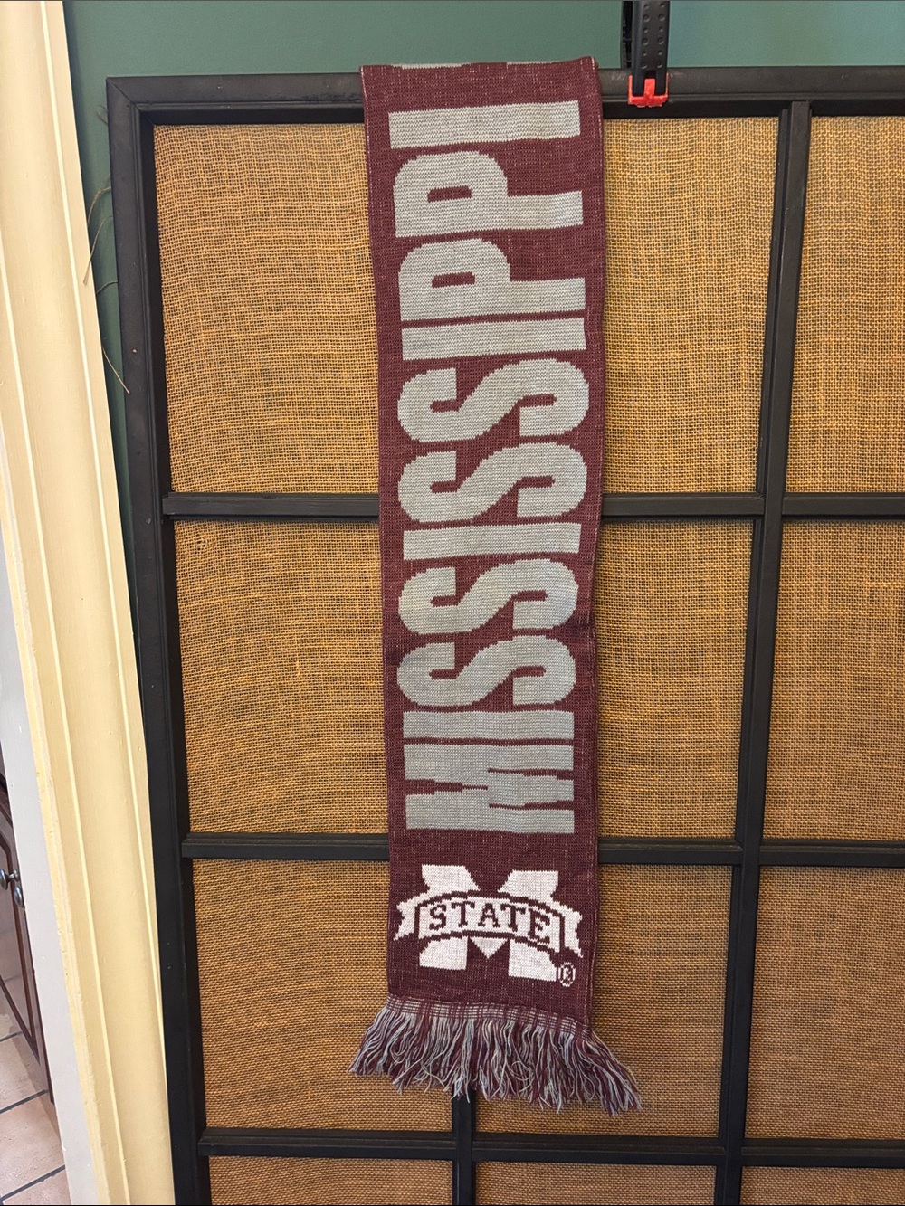 MISSISSIPPI STATE MAROON AND WHITE
OFFICIAL LICENSED PRODUCT